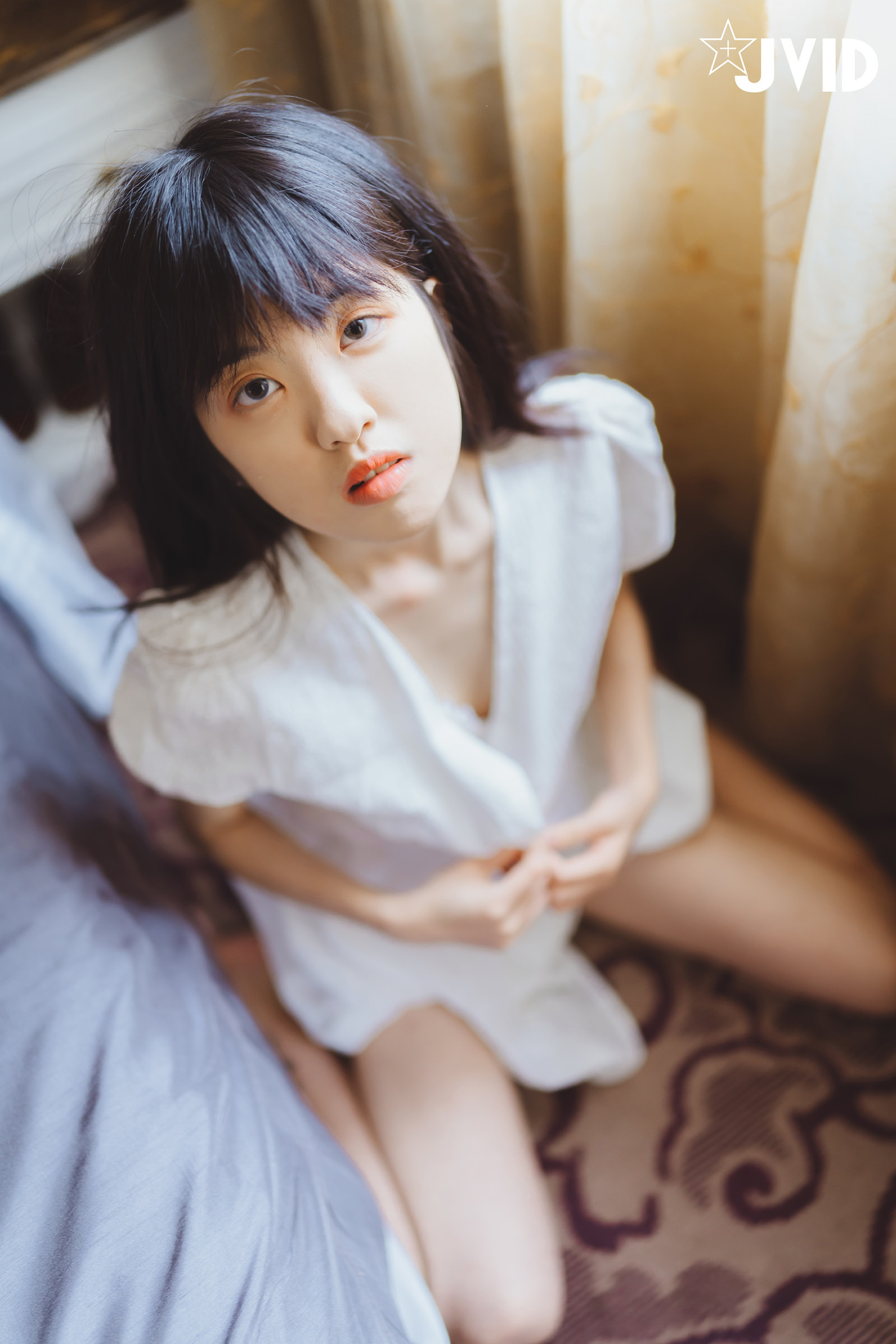 JVID 全裸無碼 18歲女高中生 缺錢全奉獻!!陪大家過好年~!! Set.01