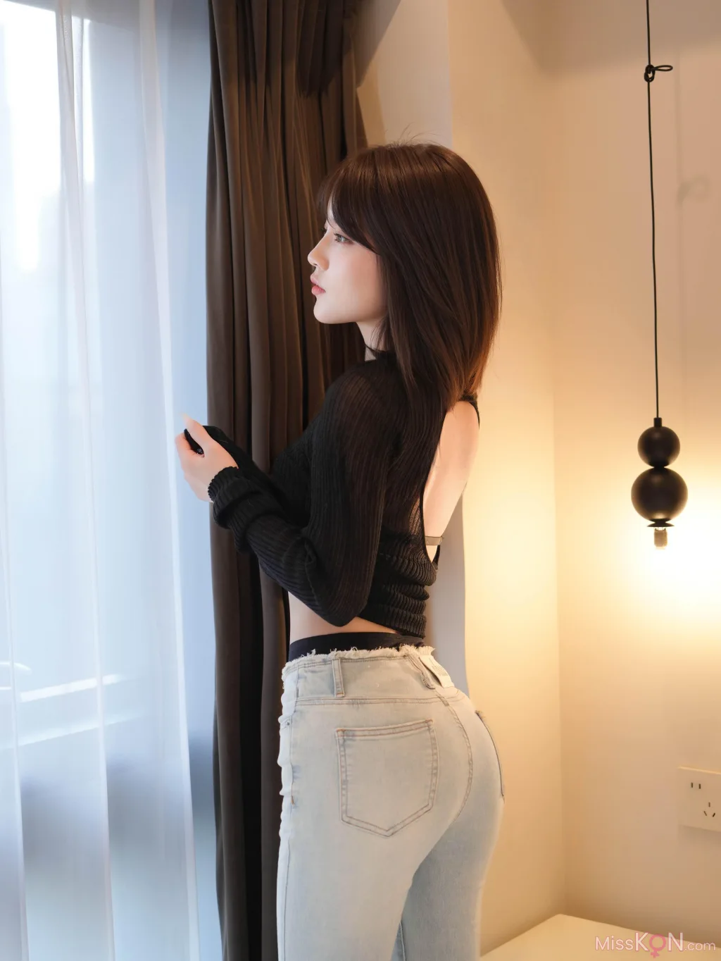 [XR Uncensored] 汁汁_ R18 秀人网模特 牛仔裤下的虾线黑丝