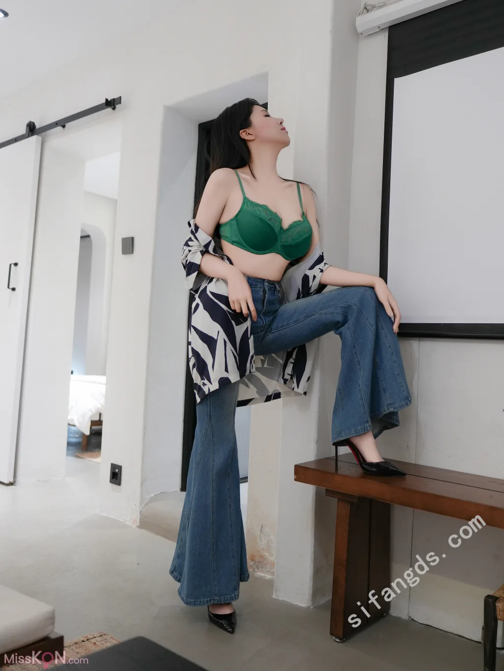[XR Uncensored] 袁圆_ R18 秀人网模特 牛仔裤里的灰丝