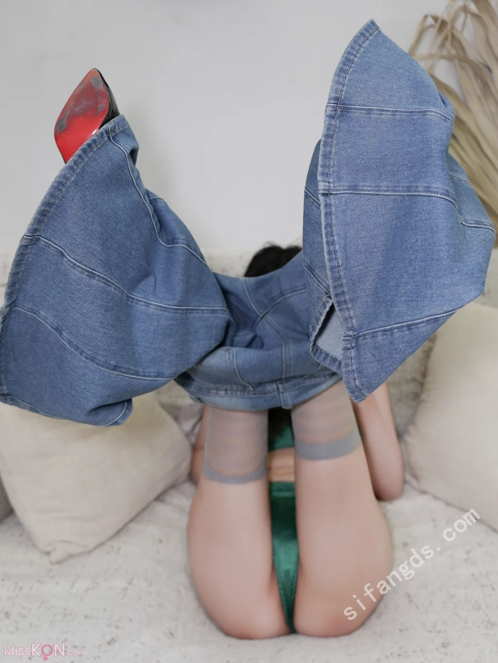 [XR Uncensored] 袁圆_ R18 秀人网模特 牛仔裤里的灰丝