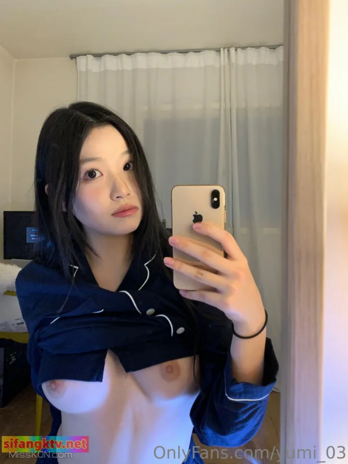 Yumi (유미)_ Hot Selfie Collection