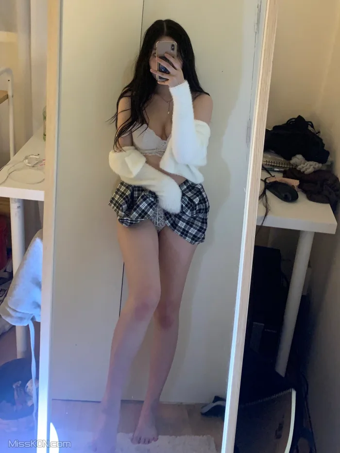 Yumi (유미)_ Hot Selfie Collection