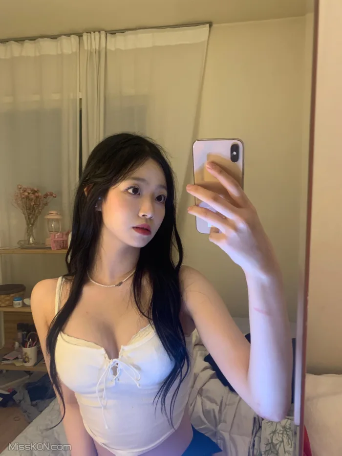 Yumi (유미)_ Hot Selfie Collection