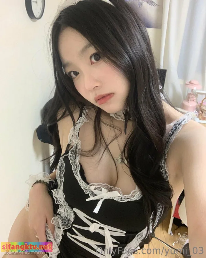 Yumi (유미)_ Hot Selfie Collection