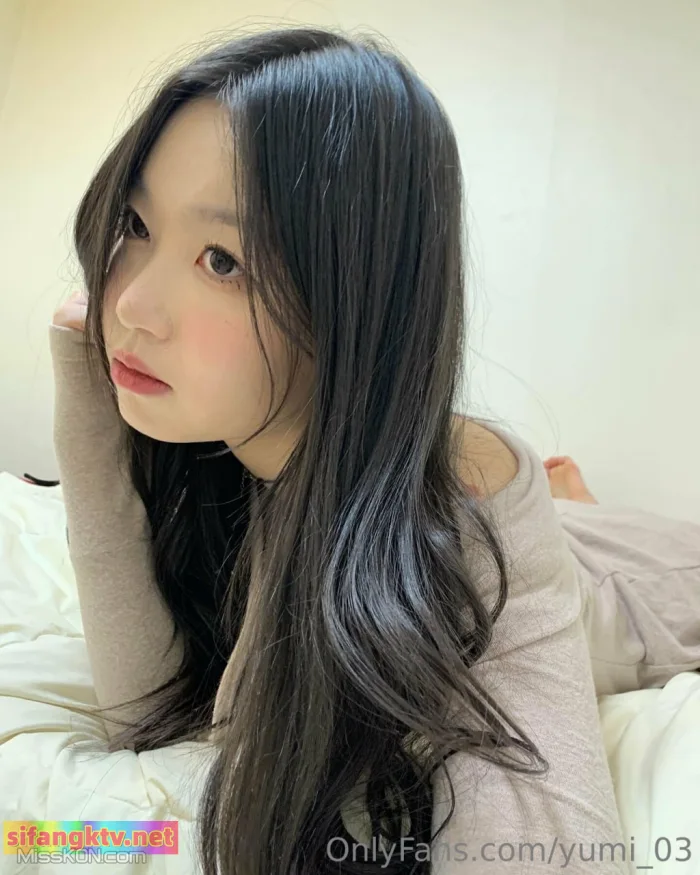 Yumi (유미)_ Hot Selfie Collection