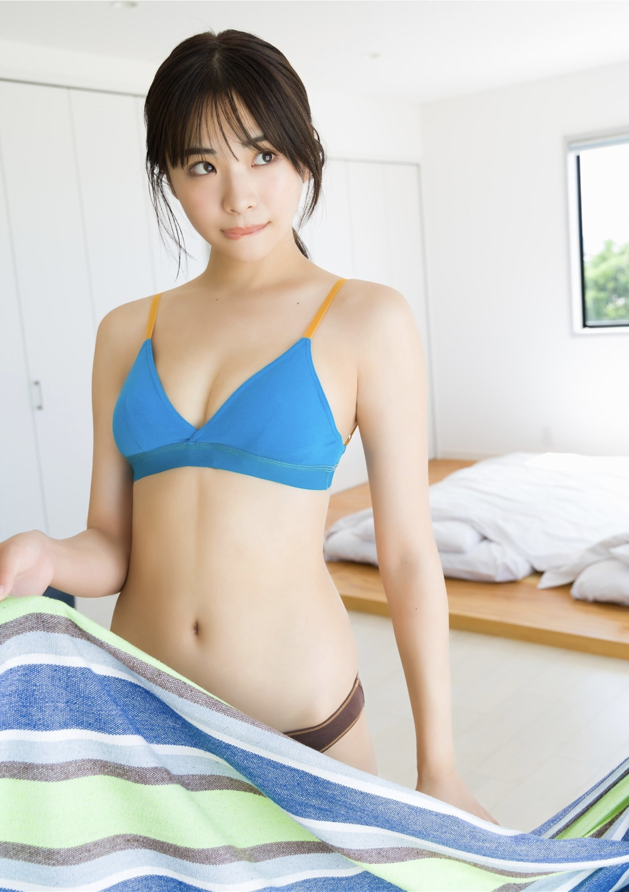 Kaon Aso 麻生果恩, 写真集 「偶然隣の席に座っていたとしても」 Set.02