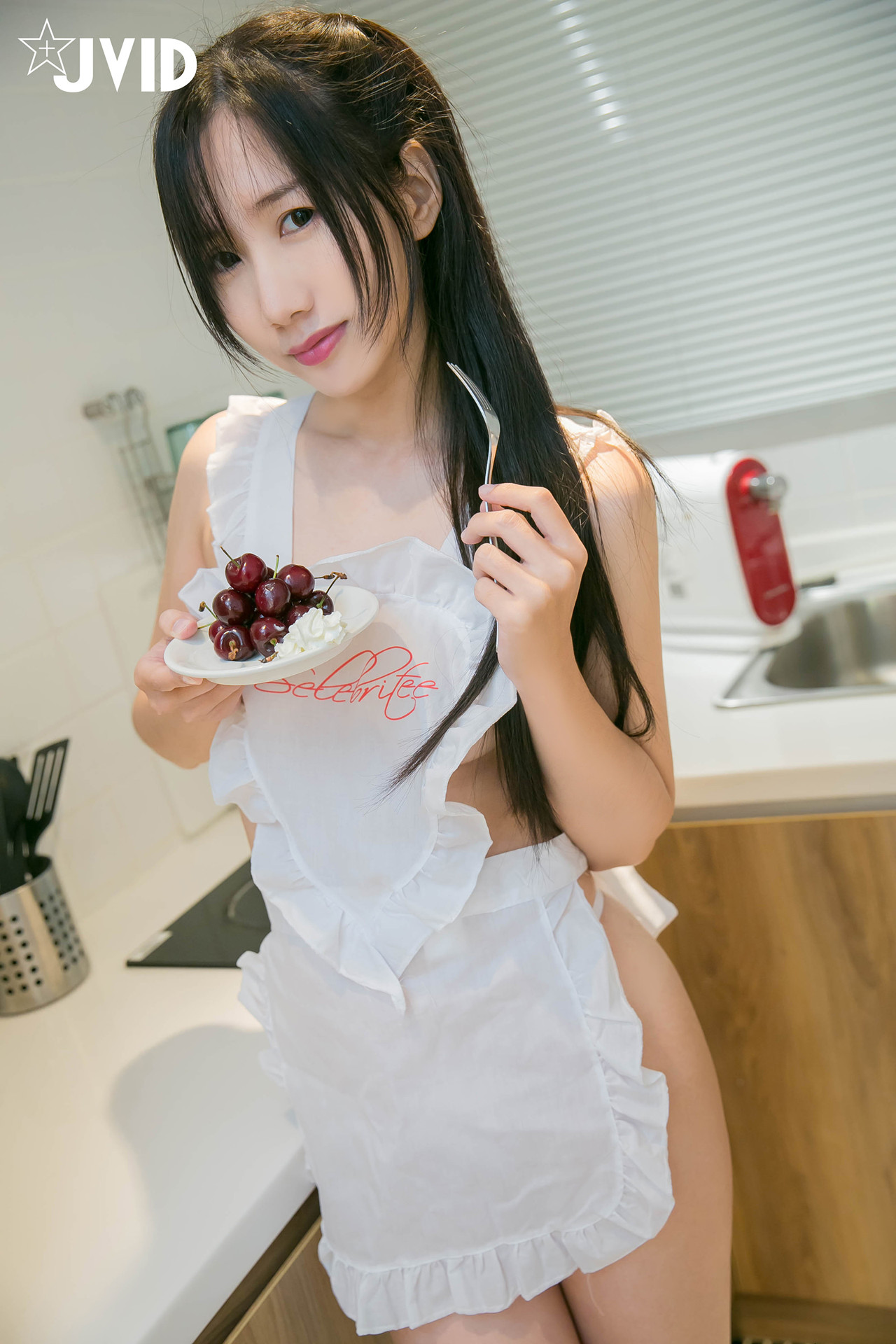 JVID 最狂色气 5人厨娘 淫乱满点 围炉后的淫春梦幻点心上菜 Set.01