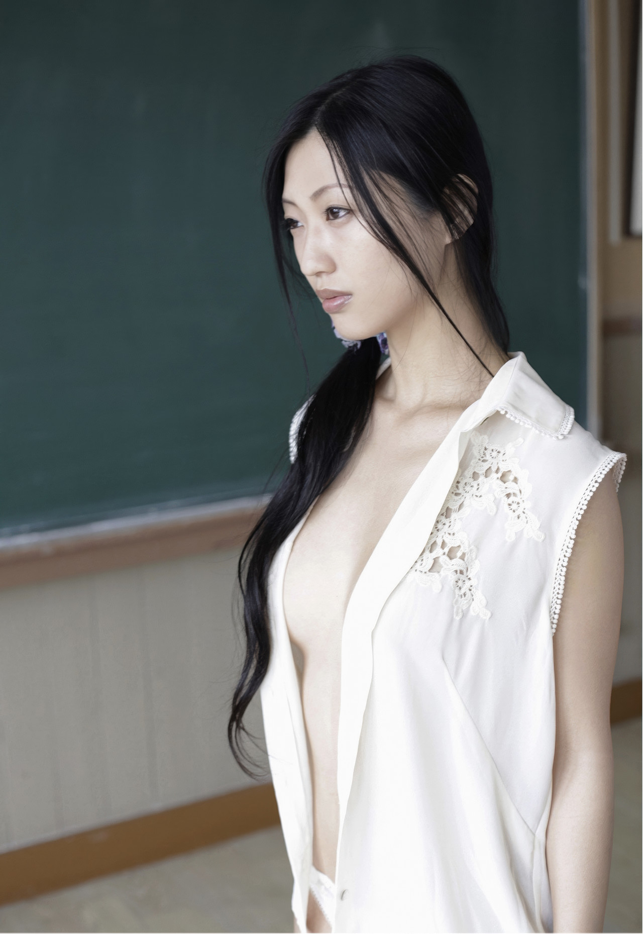 Mitsu Dan 壇蜜, デジタル写真集 蔵のなかの・・・ Premium Archive
