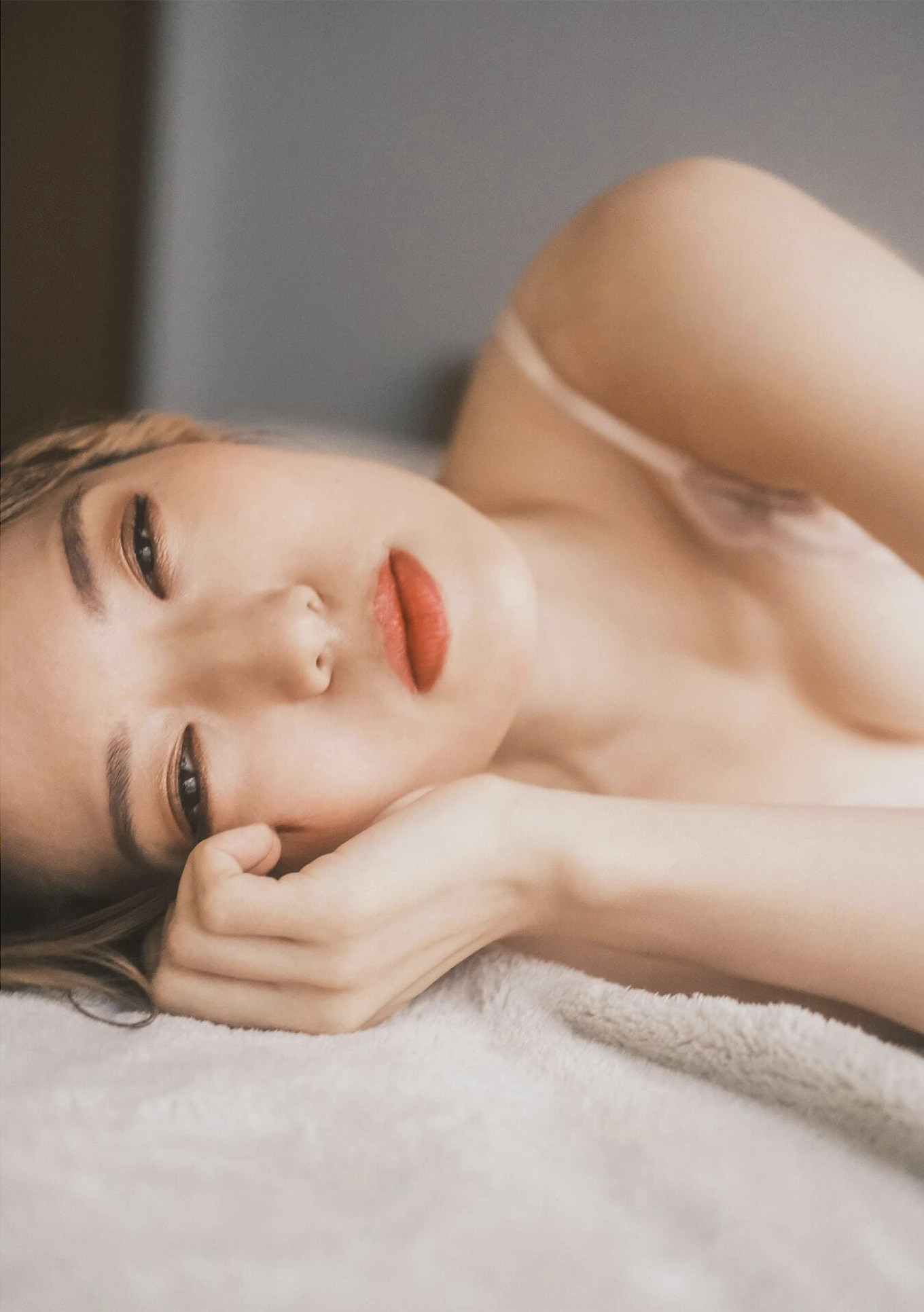 Misa Honma 本間ミサ, 写真集 「ニューヒロイン」 Set.01