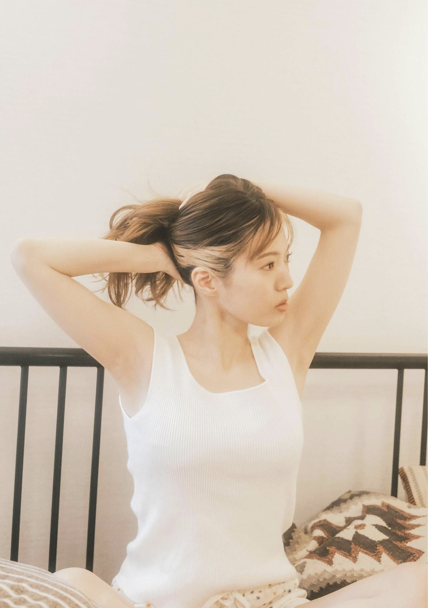 Misa Honma 本間ミサ, 写真集 「ニューヒロイン」 Set.01