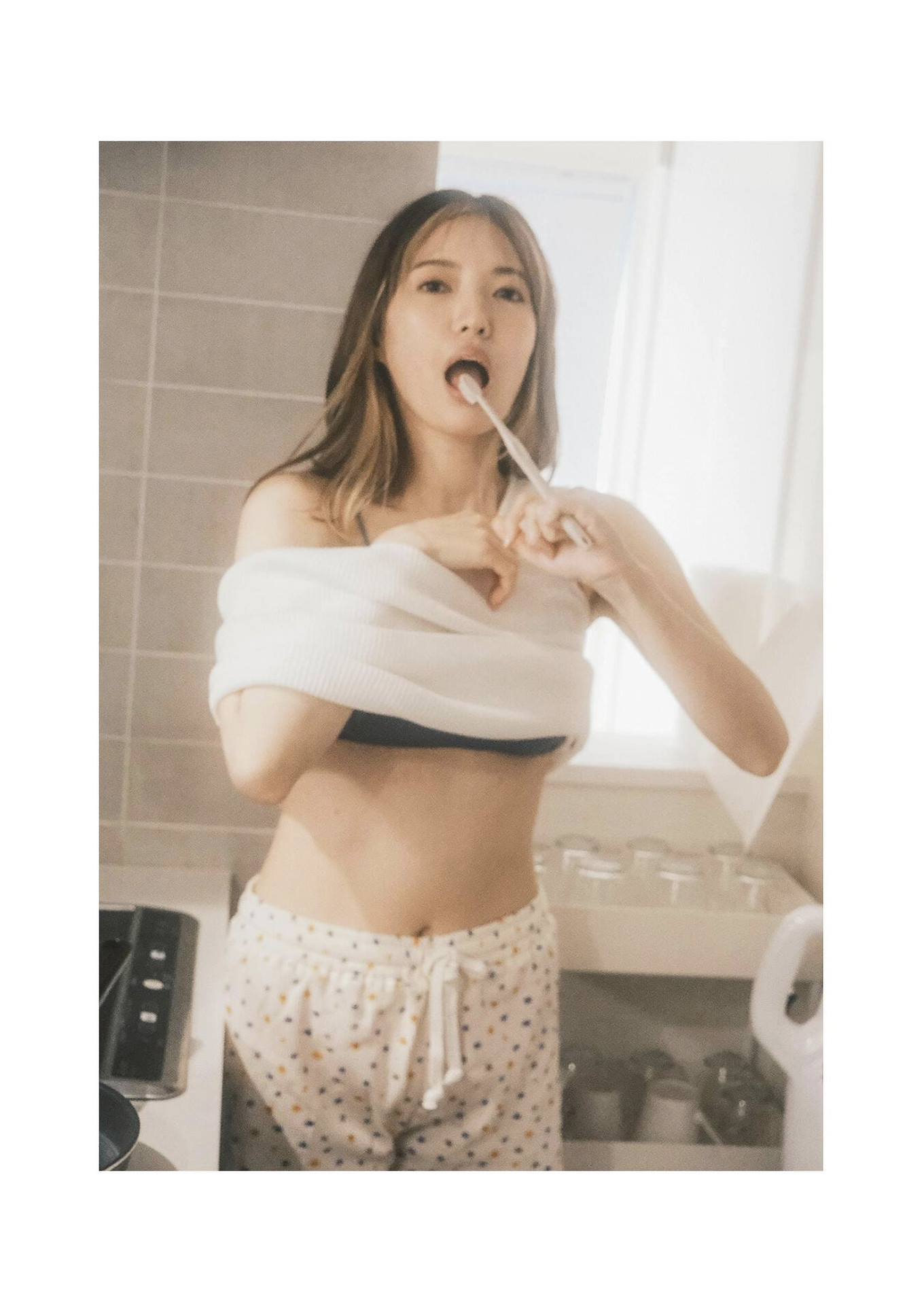 Misa Honma 本間ミサ, 写真集 「ニューヒロイン」 Set.01
