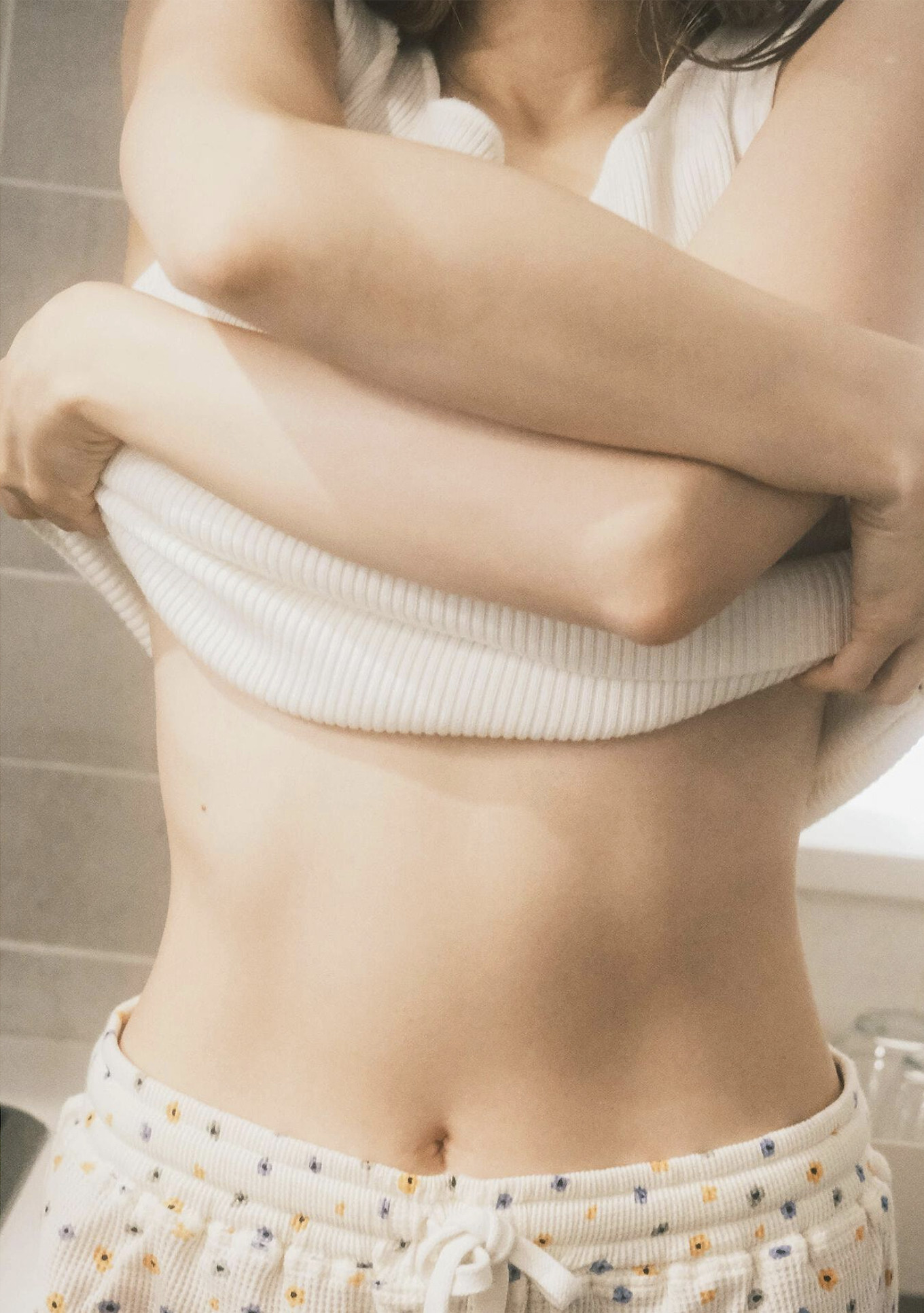 Misa Honma 本間ミサ, 写真集 「ニューヒロイン」 Set.01