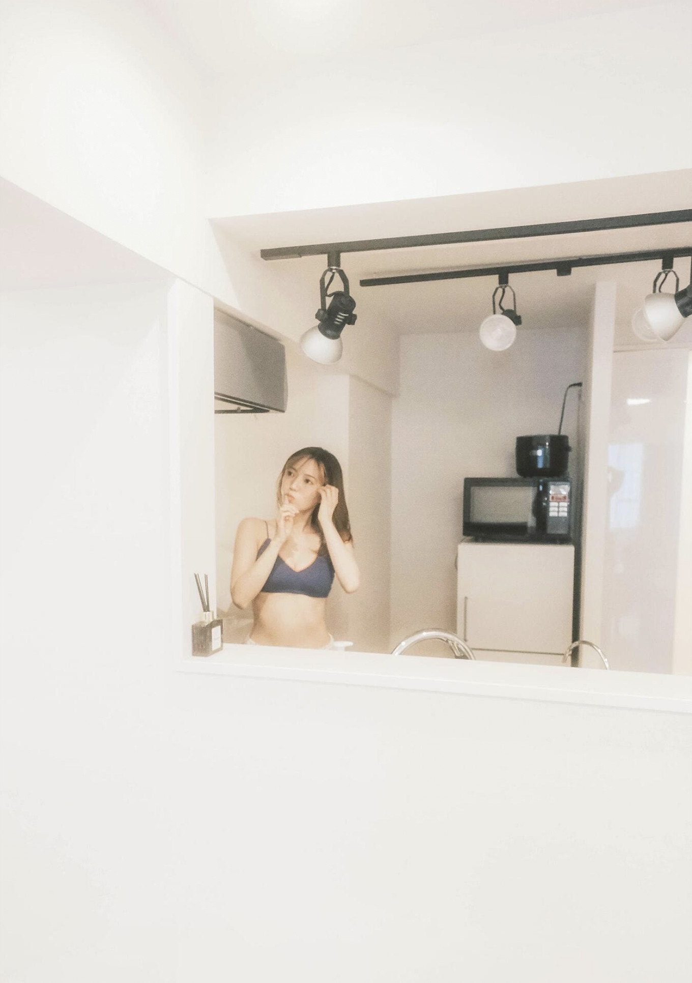 Misa Honma 本間ミサ, 写真集 「ニューヒロイン」 Set.01