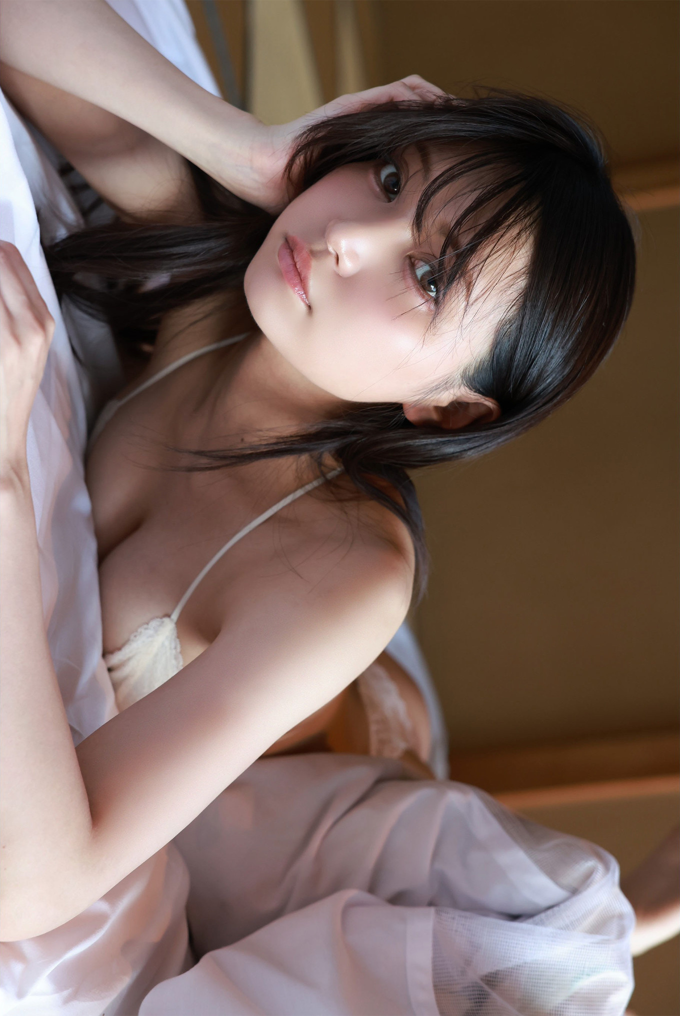 Sayaka Nitori 似鳥沙也加, 写真集 旬撮ガール Vol.1 旅館で麻からセクシー連発