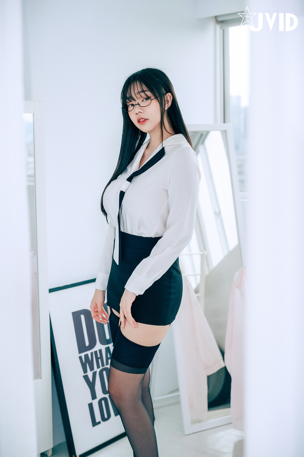 JVID 苡昕Slivia – 超巨乳女秘書 Set.01