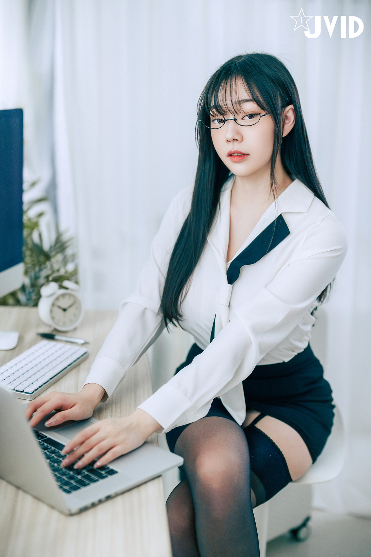 JVID 苡昕Slivia – 超巨乳女秘書 Set.01