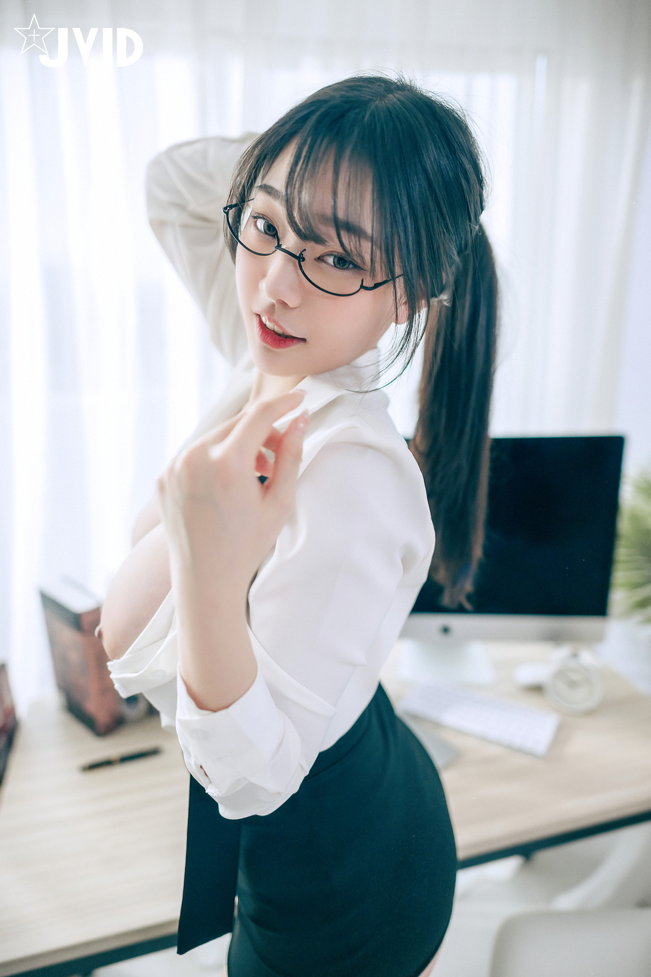 JVID 苡昕Slivia – 超巨乳女秘書 Set.01