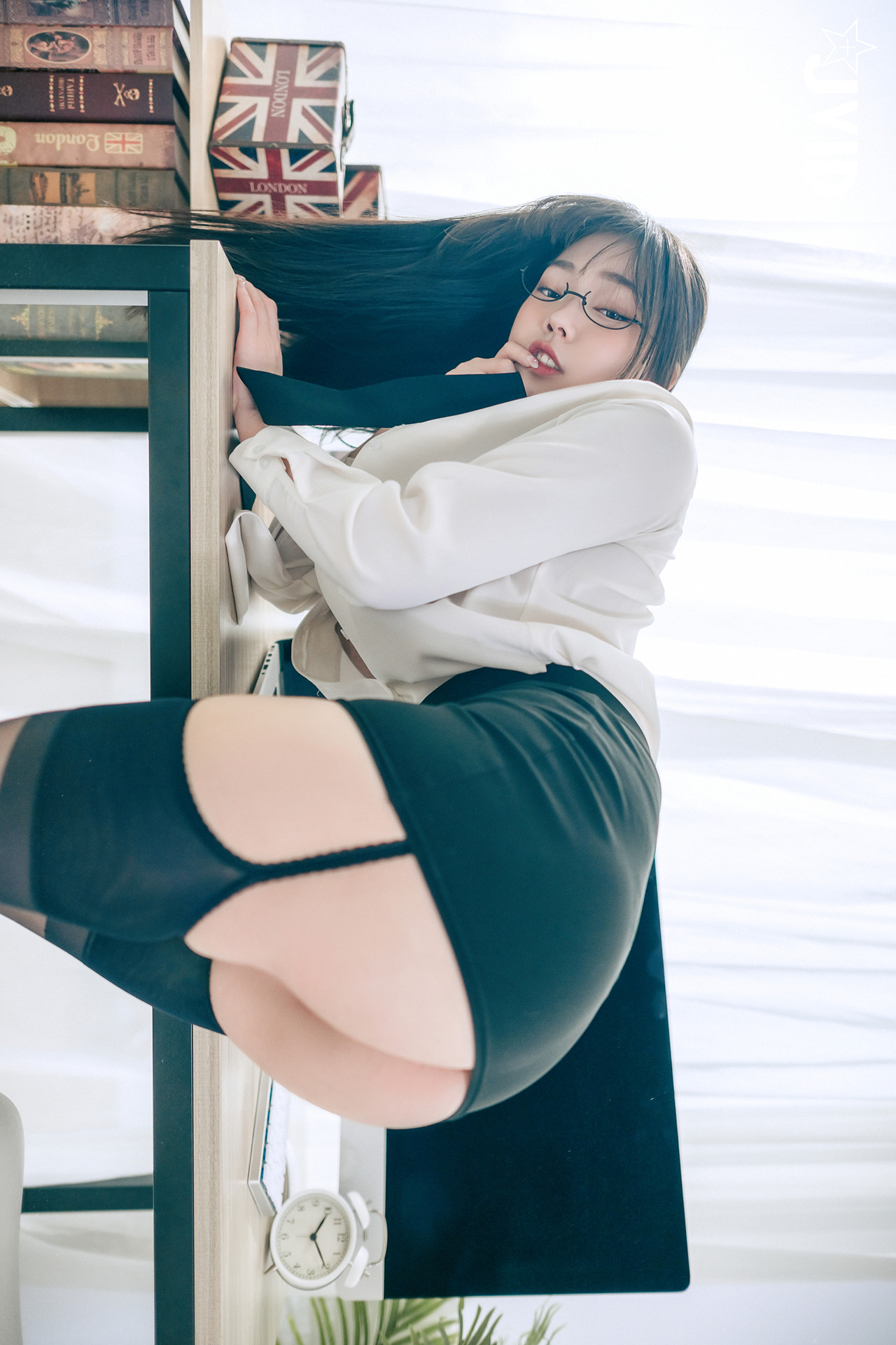 JVID 苡昕Slivia – 超巨乳女秘書 Set.01