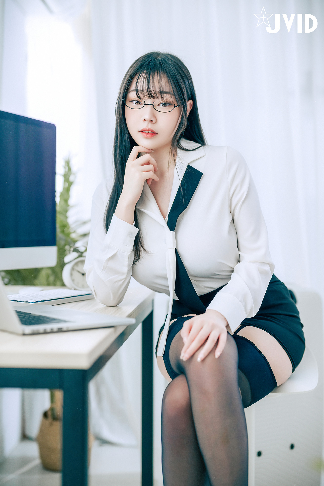 JVID 苡昕Slivia – 超巨乳女秘書 Set.01
