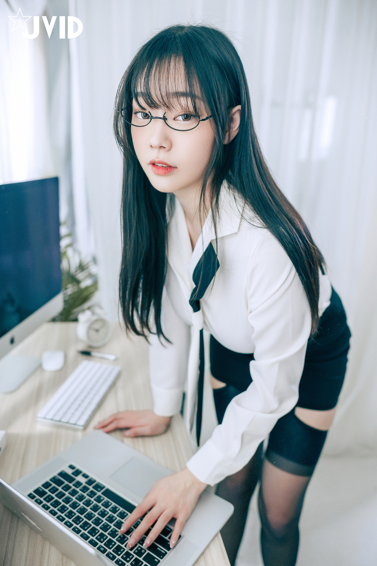 JVID 苡昕Slivia – 超巨乳女秘書 Set.01