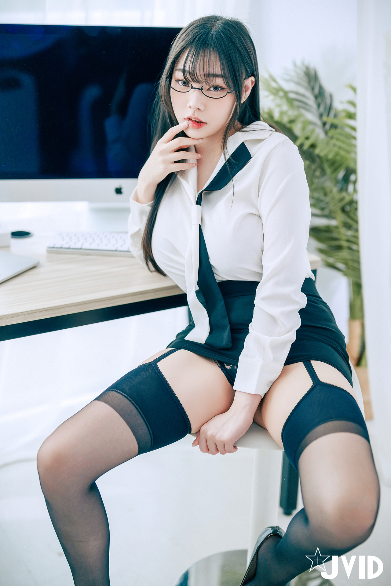 JVID 苡昕Slivia – 超巨乳女秘書 Set.01