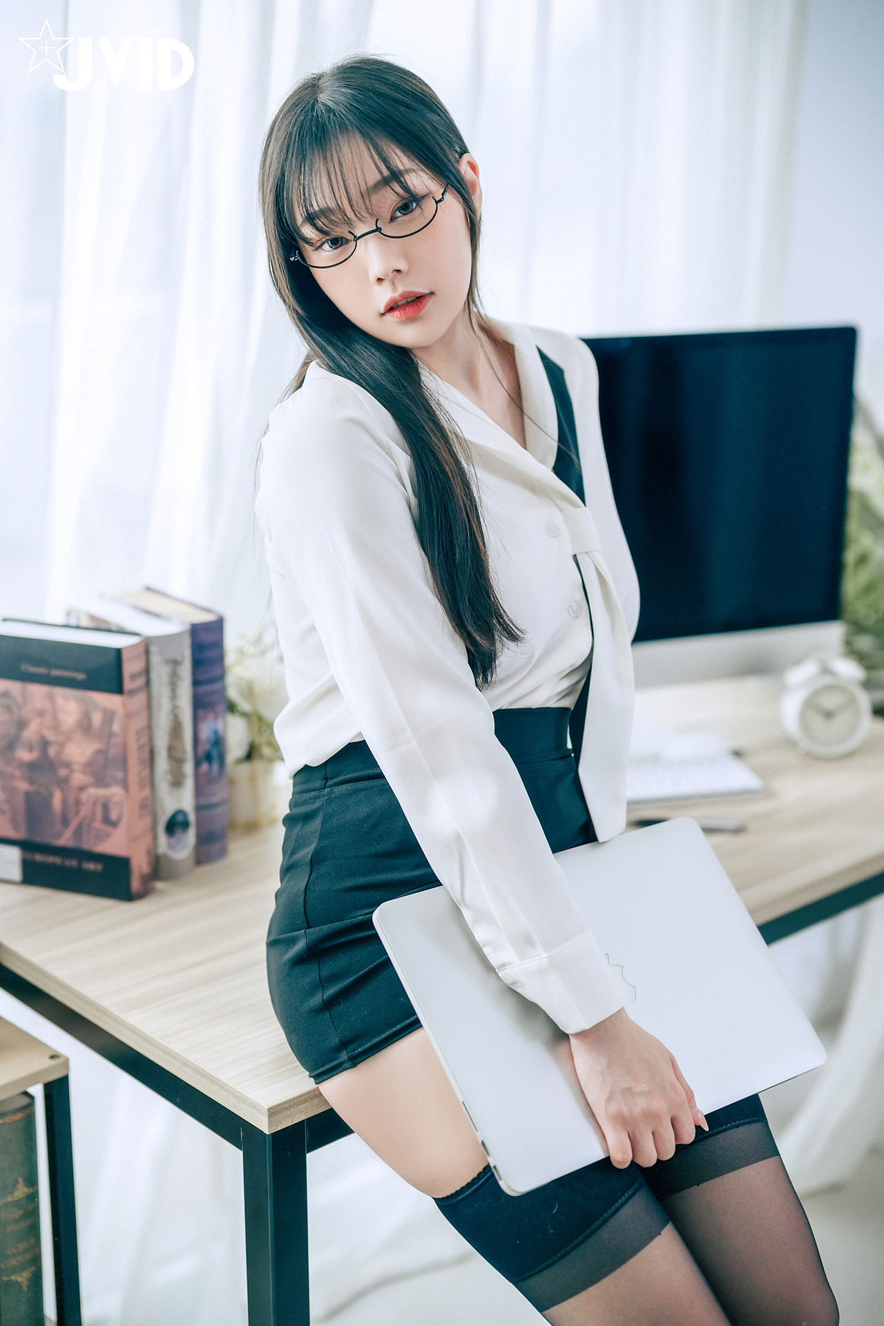 JVID 苡昕Slivia – 超巨乳女秘書 Set.01
