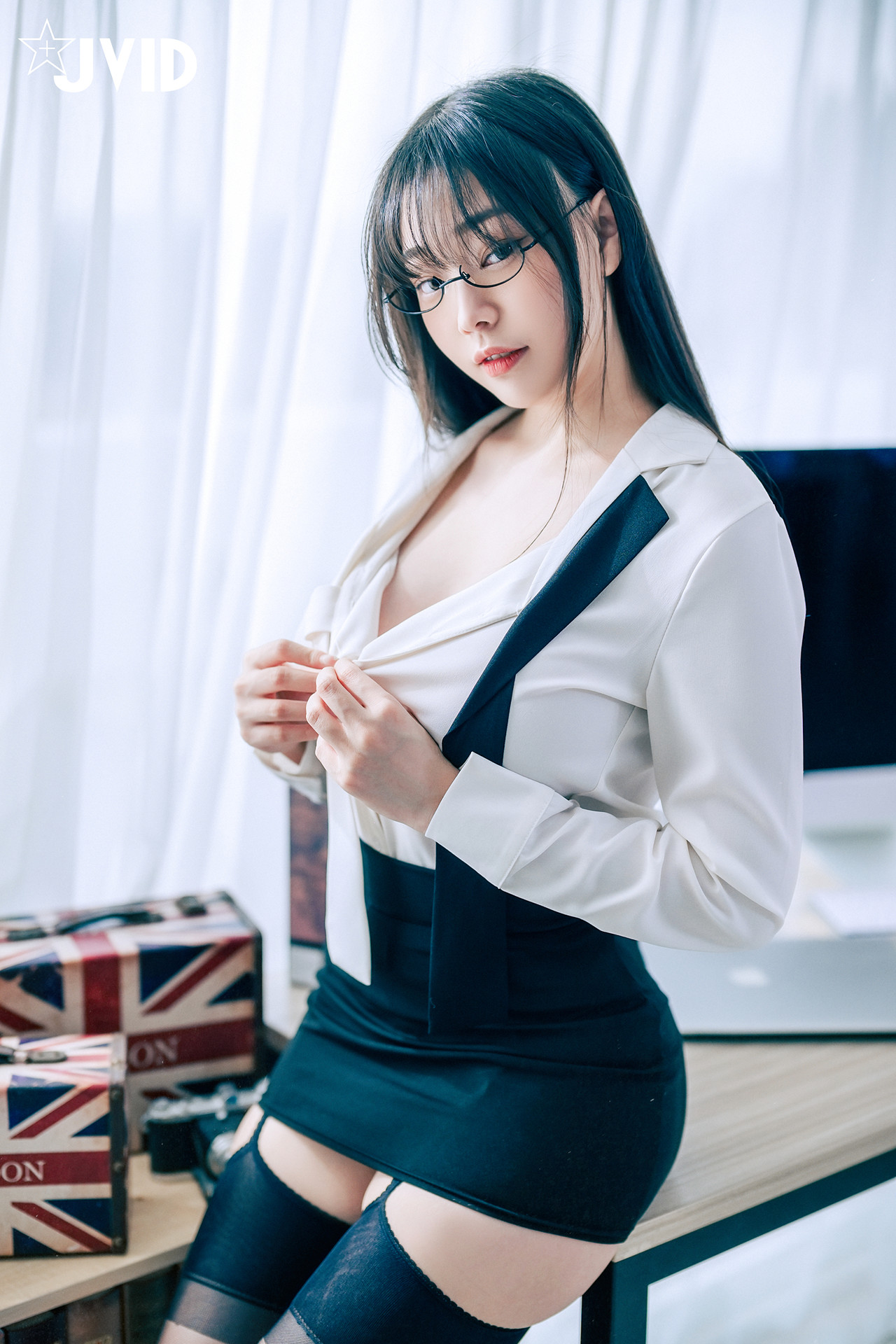 JVID 苡昕Slivia – 超巨乳女秘書 Set.01