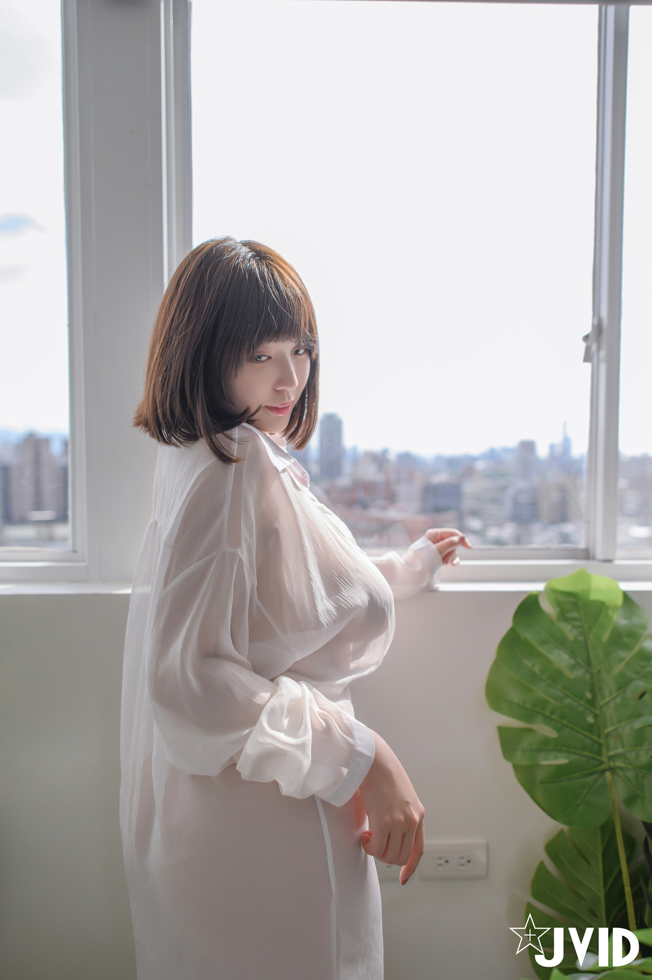JVID Ruru茹茹 H級豪巨乳 寄宿家中的前同事－茹茹，一早醒來就衣衫不整！豪乳在眼前晃的我頭好暈啊～～～ Set.03