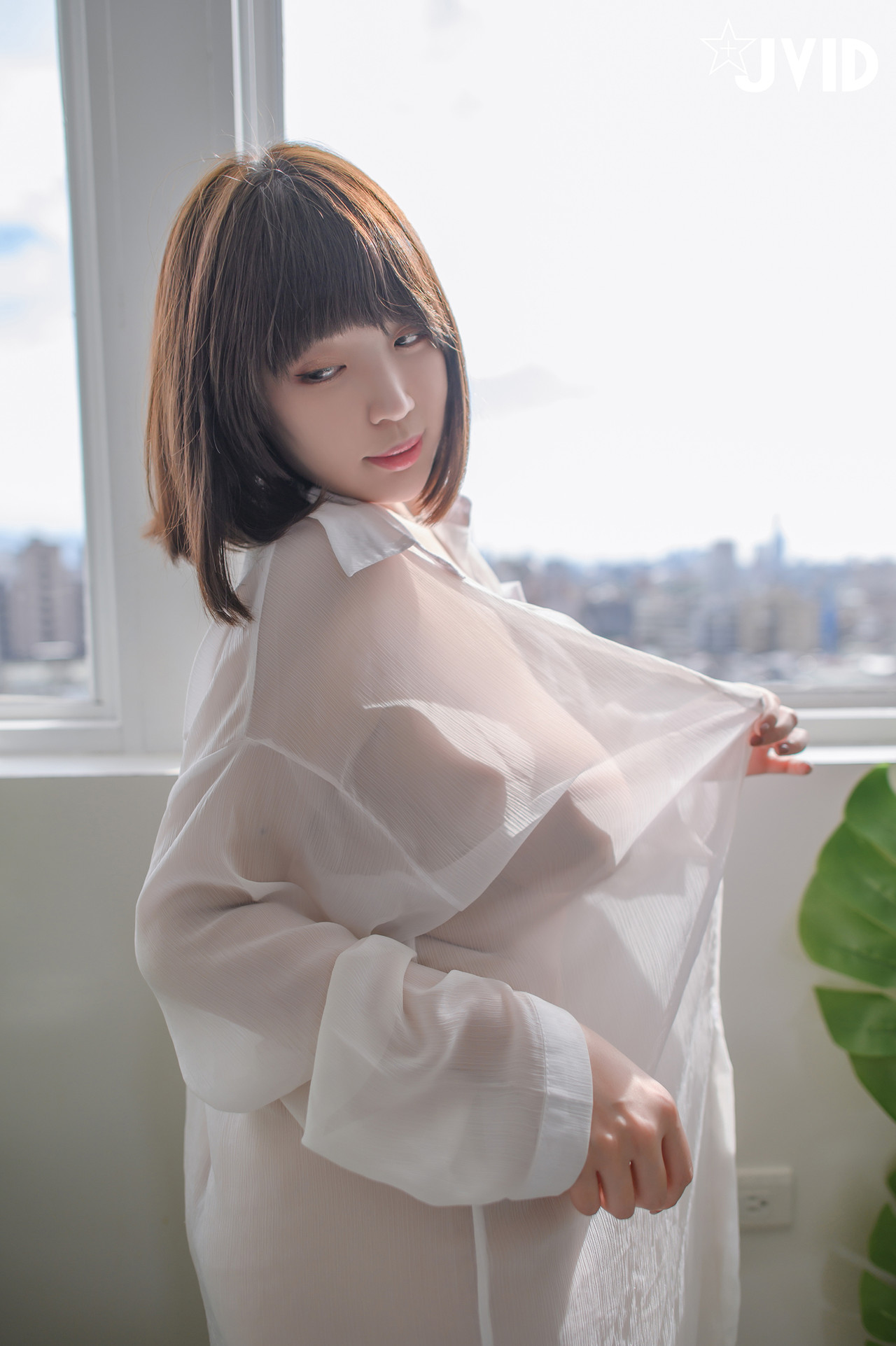 JVID Ruru茹茹 H級豪巨乳 寄宿家中的前同事－茹茹，一早醒來就衣衫不整！豪乳在眼前晃的我頭好暈啊～～～ Set.03