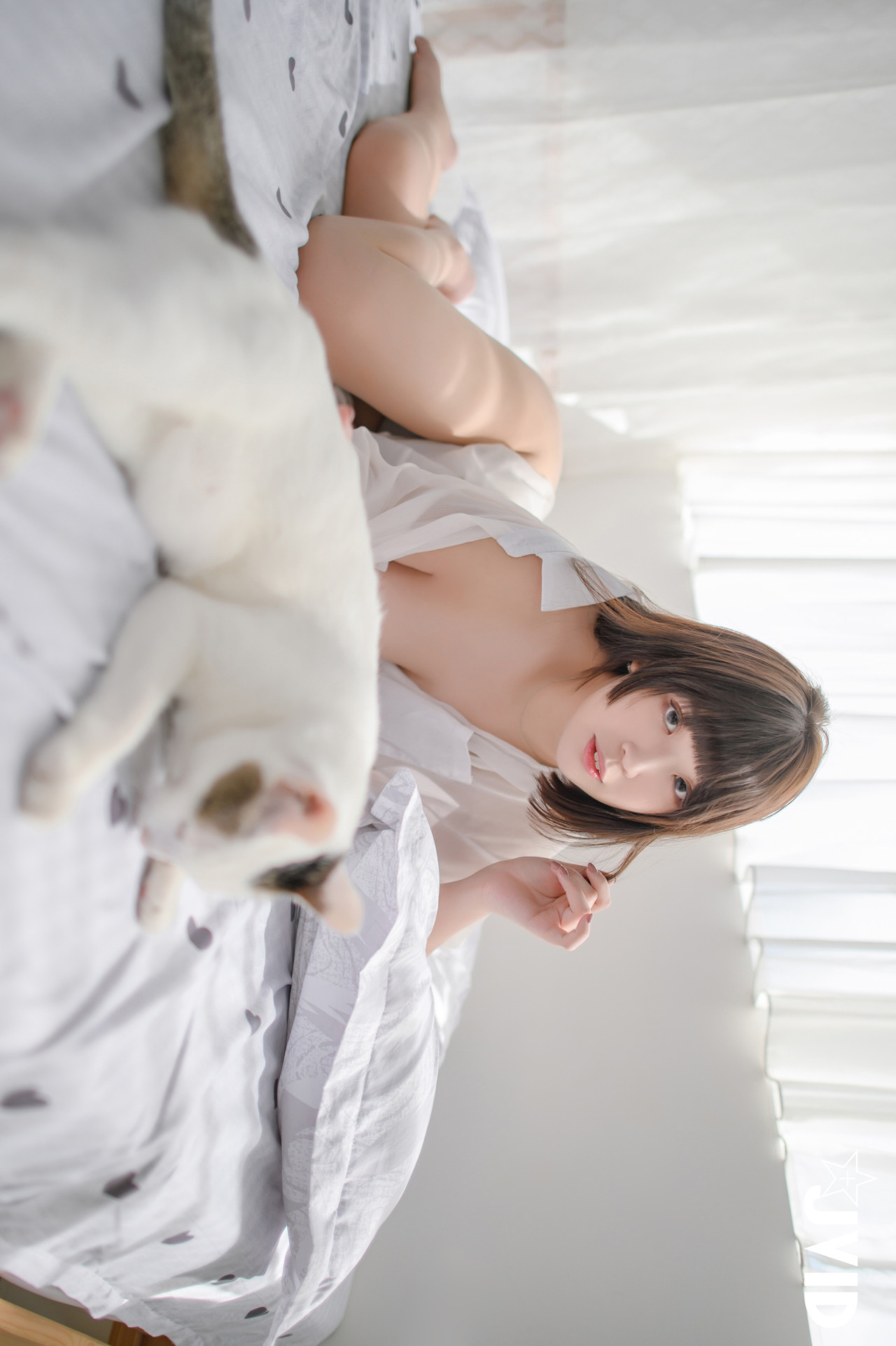JVID Ruru茹茹 H級豪巨乳 寄宿家中的前同事－茹茹，一早醒來就衣衫不整！豪乳在眼前晃的我頭好暈啊～～～ Set.03