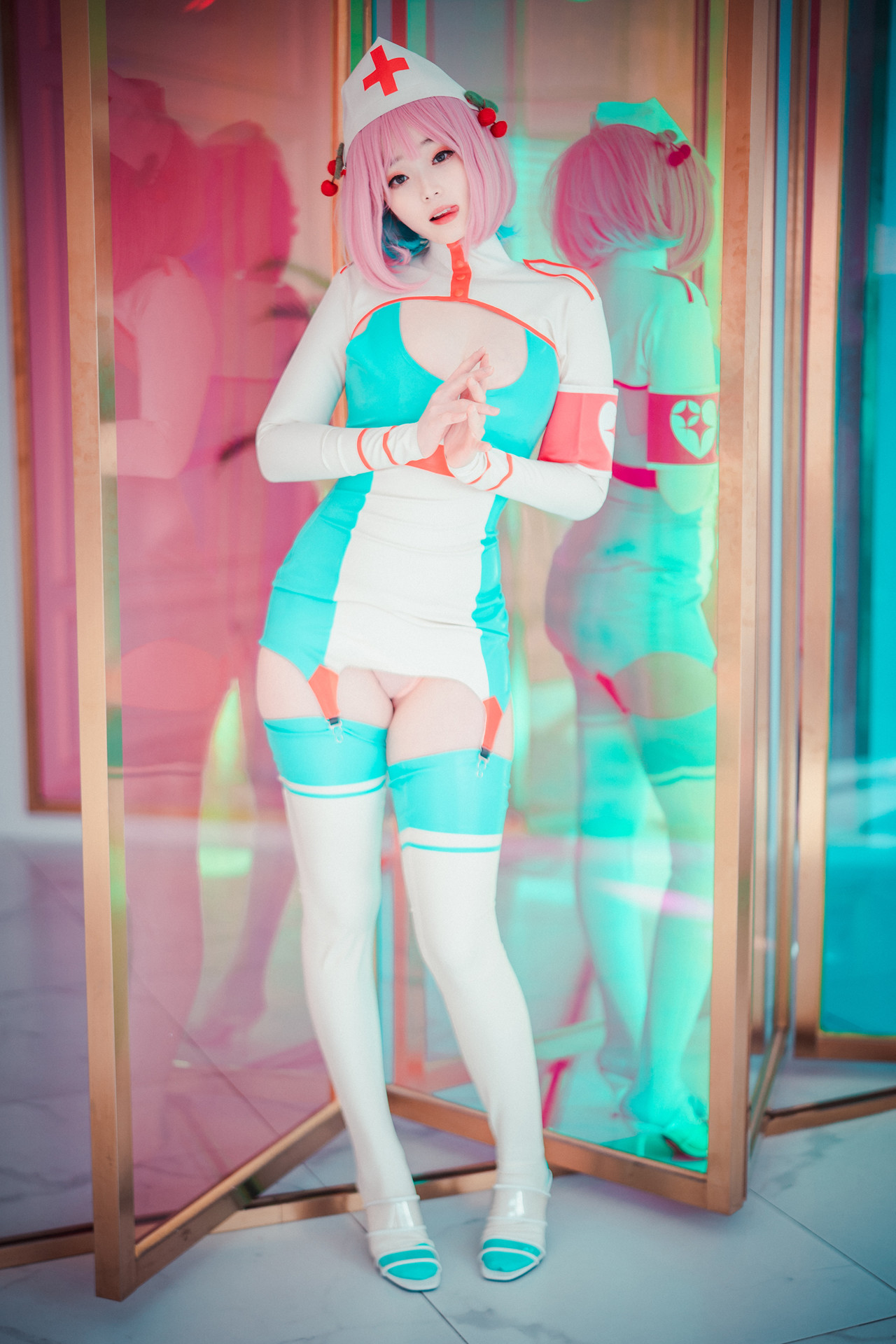 Bambi 밤비, DJAWA ‘Cling To Latex’