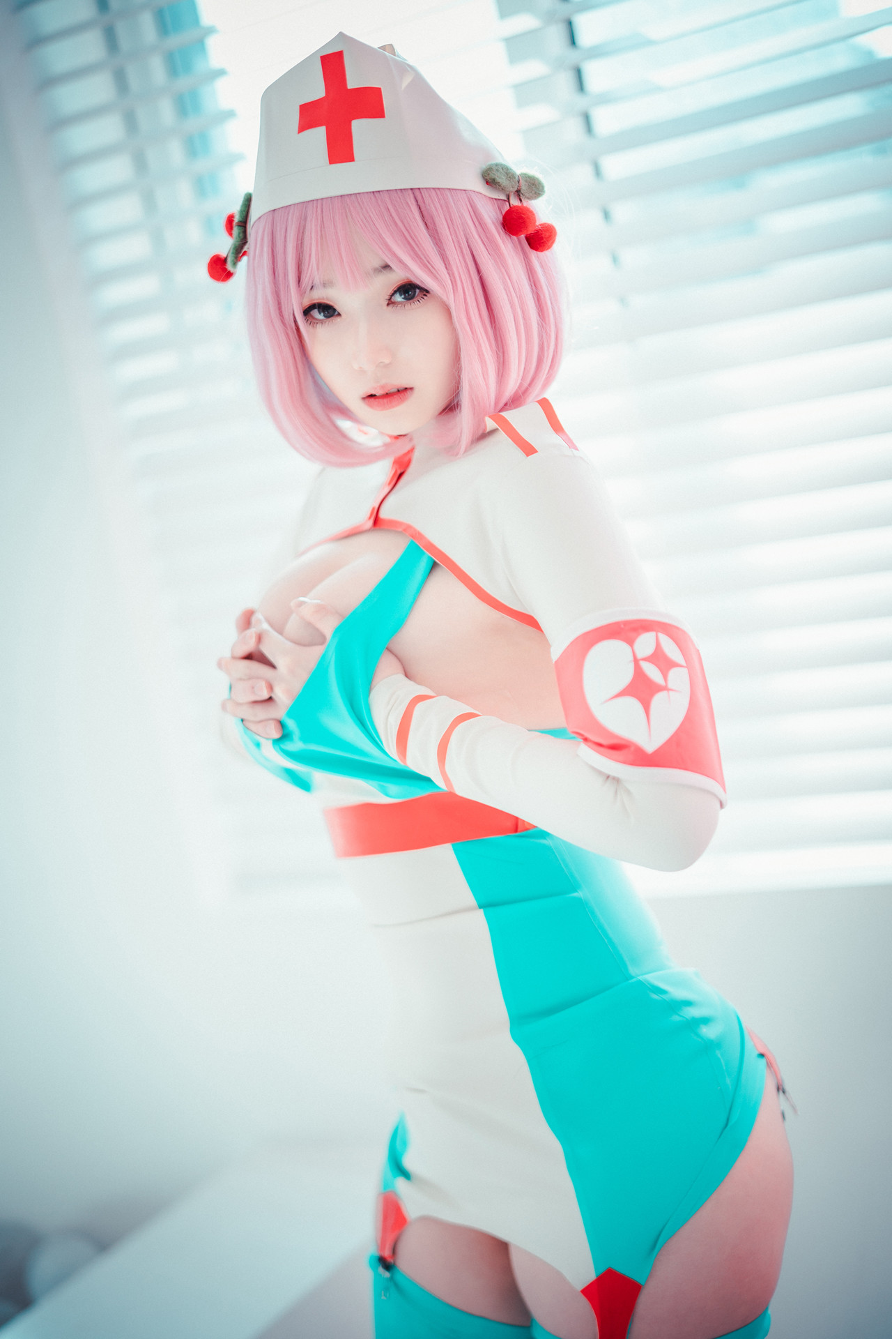 Bambi 밤비, DJAWA ‘Cling To Latex’