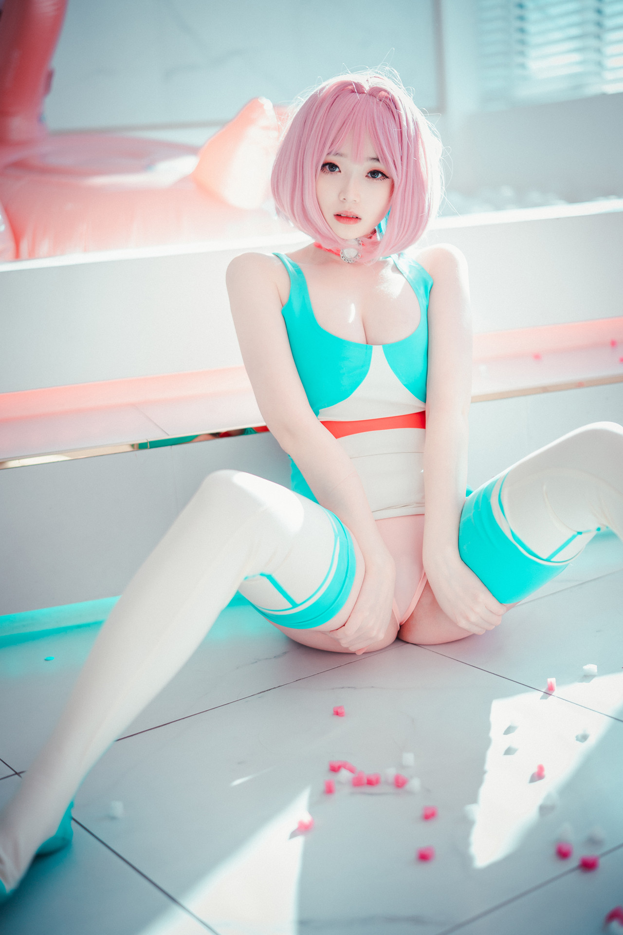 Bambi 밤비, DJAWA ‘Cling To Latex’