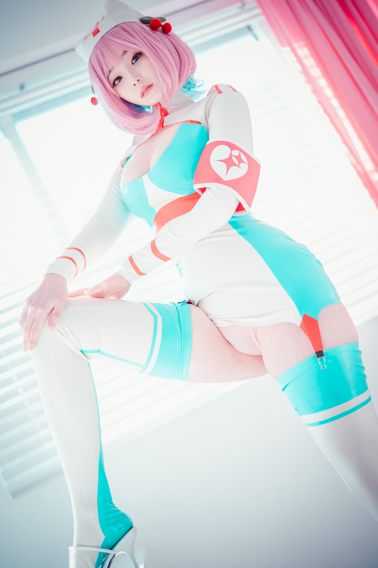 Bambi 밤비, DJAWA ‘Cling To Latex’