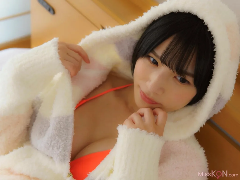 Riina Murakami (村上りいな)_ フェティッシュ写真集 『ニーハイソックスになりたくて』 (エンタメ娯楽ちゃんねる)