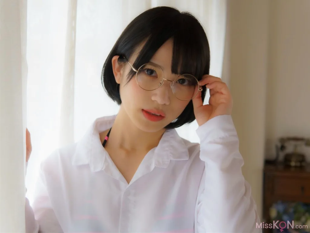 Riina Murakami (村上りいな)_ フェティッシュ写真集 『ニーハイソックスになりたくて』 (エンタメ娯楽ちゃんねる)