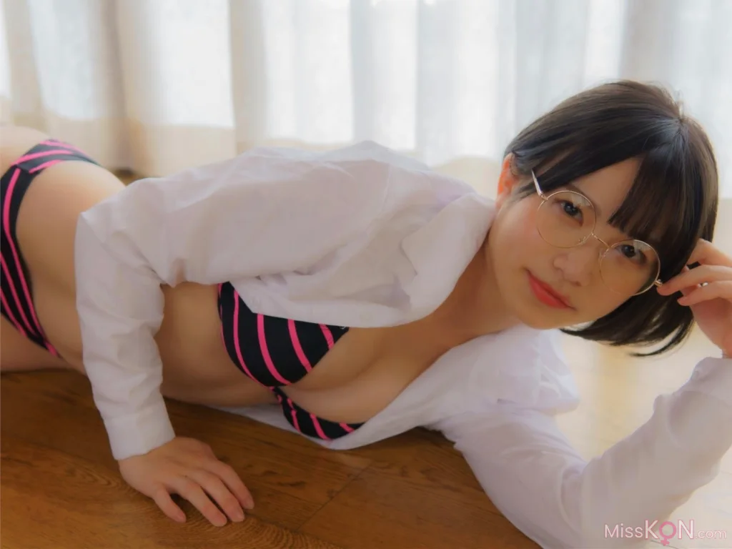 Riina Murakami (村上りいな)_ フェティッシュ写真集 『ニーハイソックスになりたくて』 (エンタメ娯楽ちゃんねる)