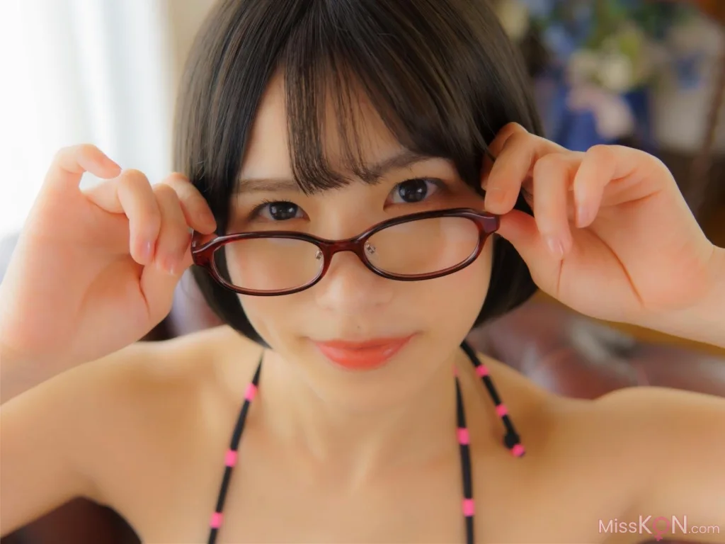 Riina Murakami (村上りいな)_ フェティッシュ写真集 『ニーハイソックスになりたくて』 (エンタメ娯楽ちゃんねる)
