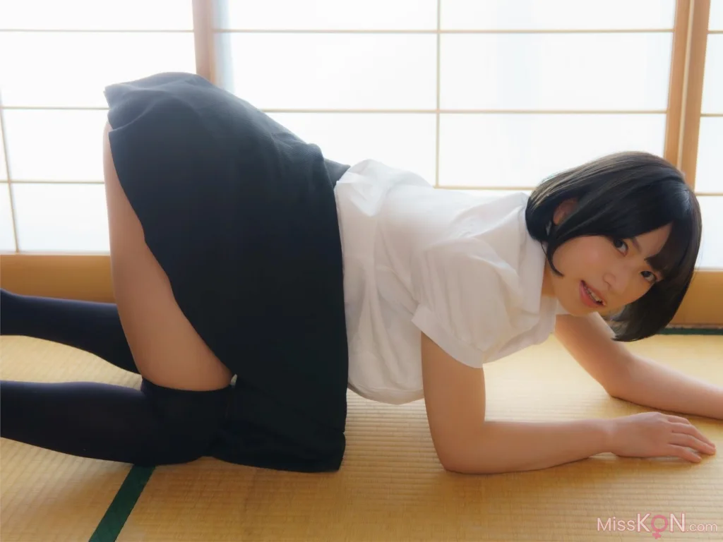 Riina Murakami (村上りいな)_ フェティッシュ写真集 『ニーハイソックスになりたくて』 (エンタメ娯楽ちゃんねる)