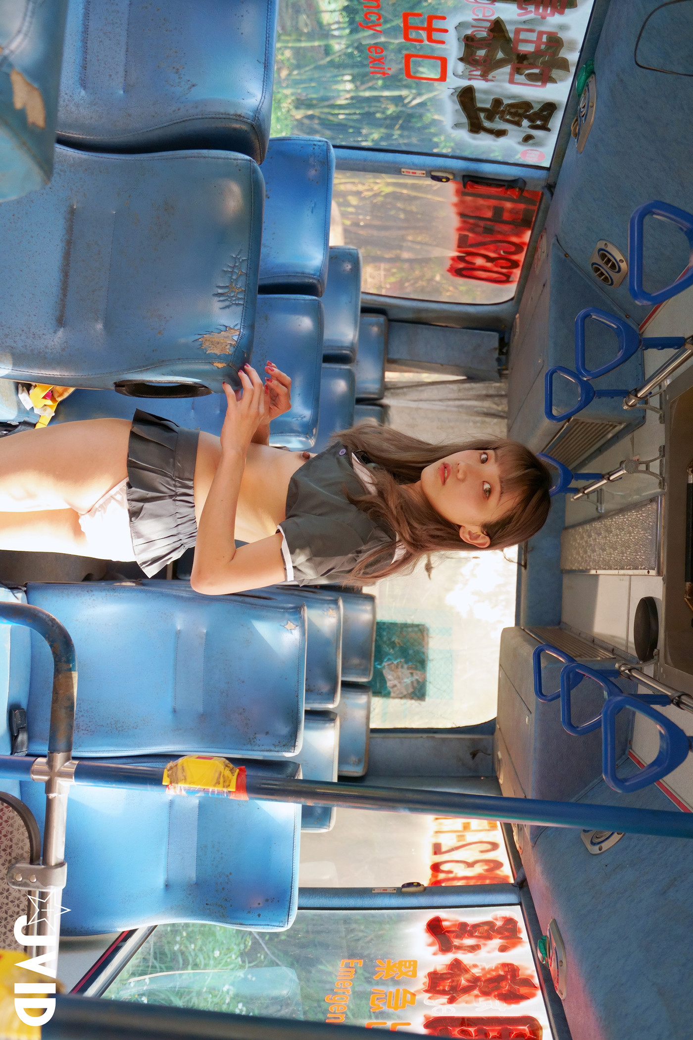 JVID 伊芙蝶 – 真实-公车上处女丧失回忆录 Set.01