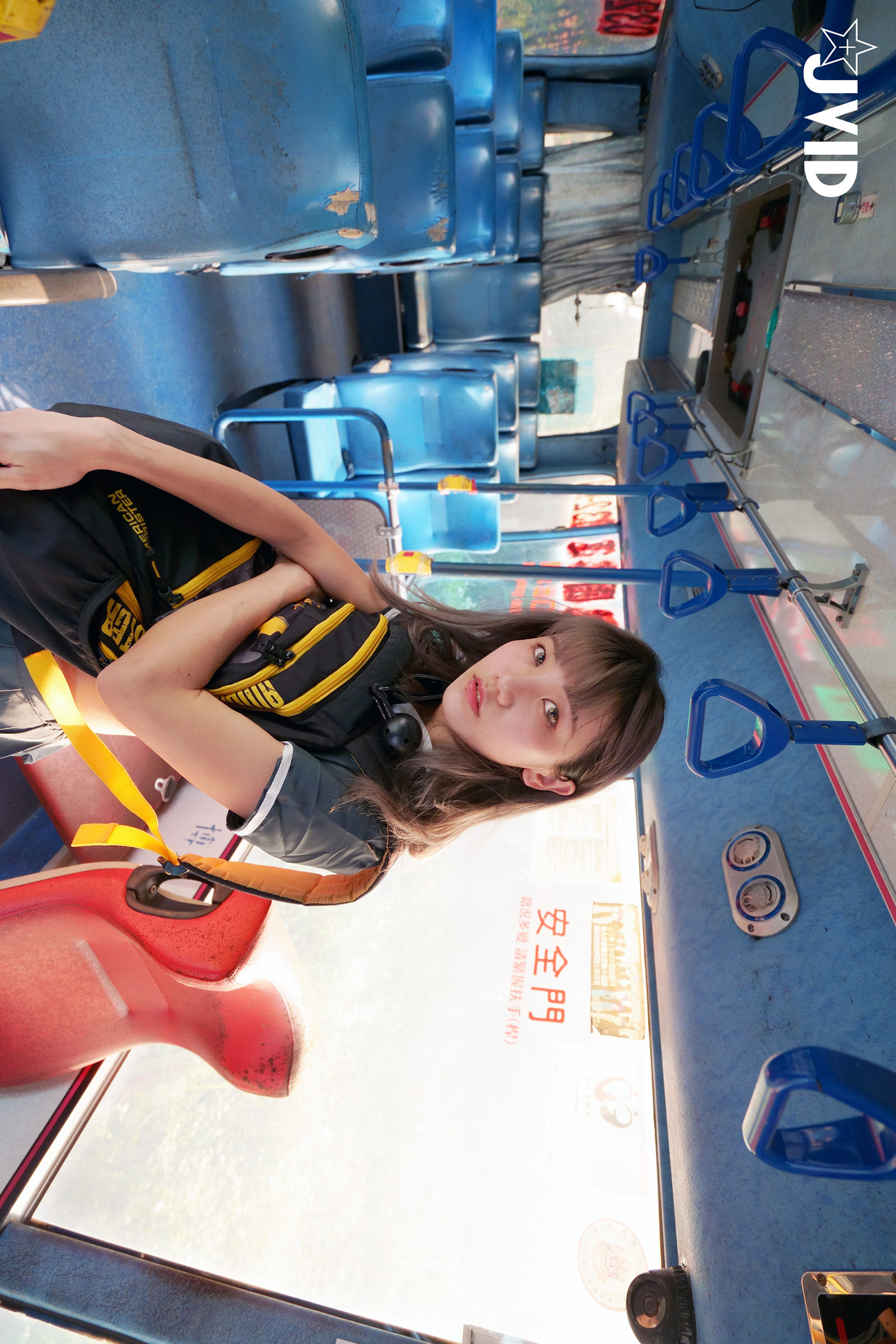 JVID 伊芙蝶 – 真实-公车上处女丧失回忆录 Set.01
