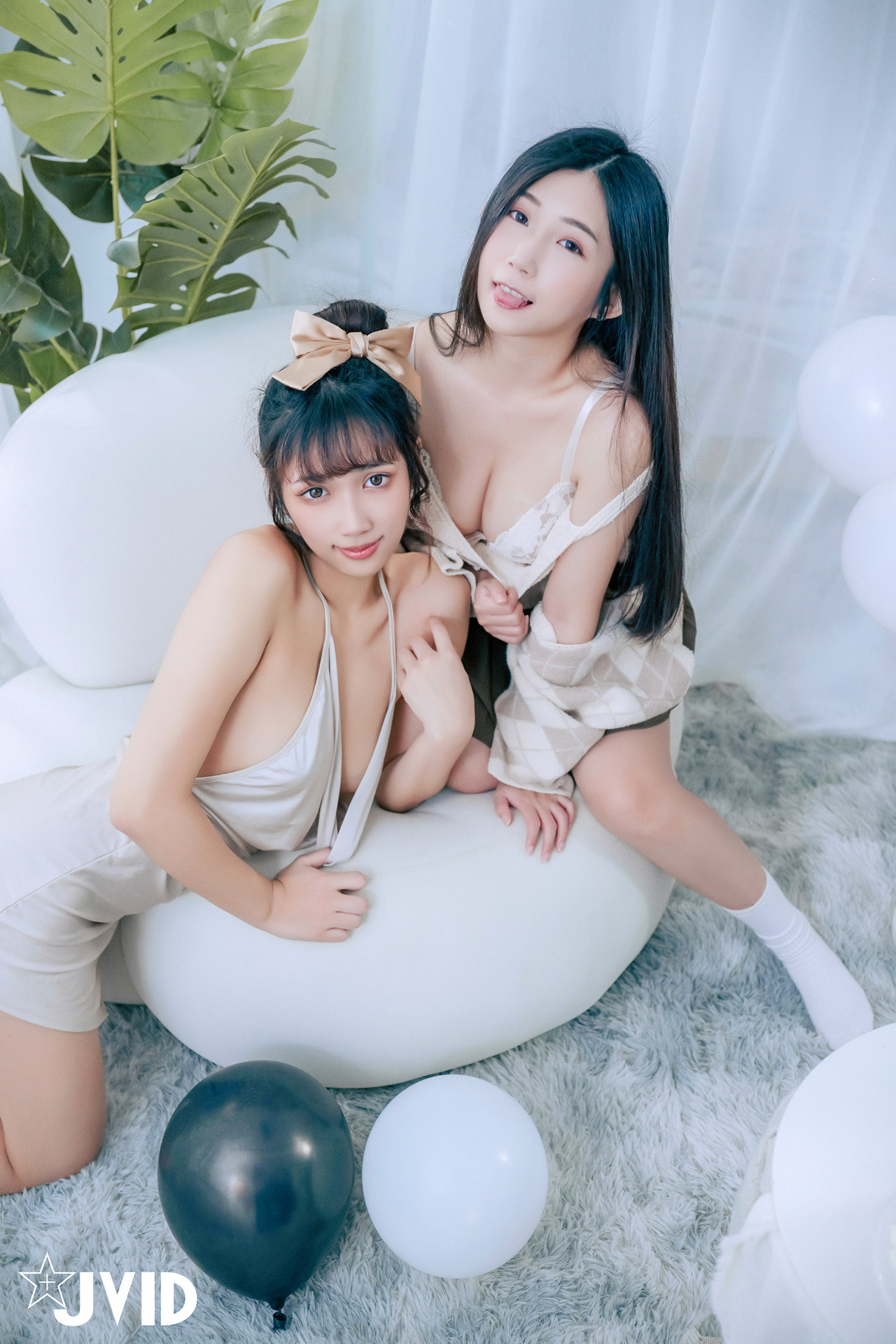 JVID 井野奈 & 肉包 – 色慾融合の閨蜜慶生派對 Set.01