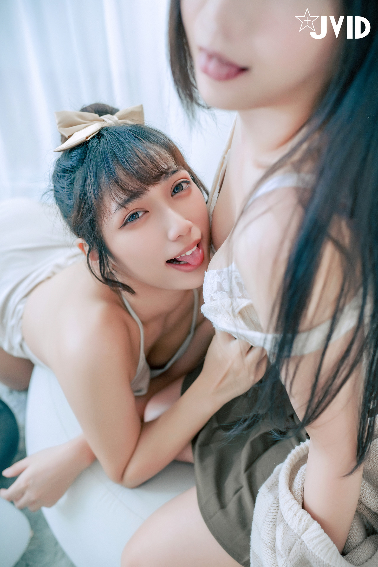 JVID 井野奈 & 肉包 – 色慾融合の閨蜜慶生派對 Set.01