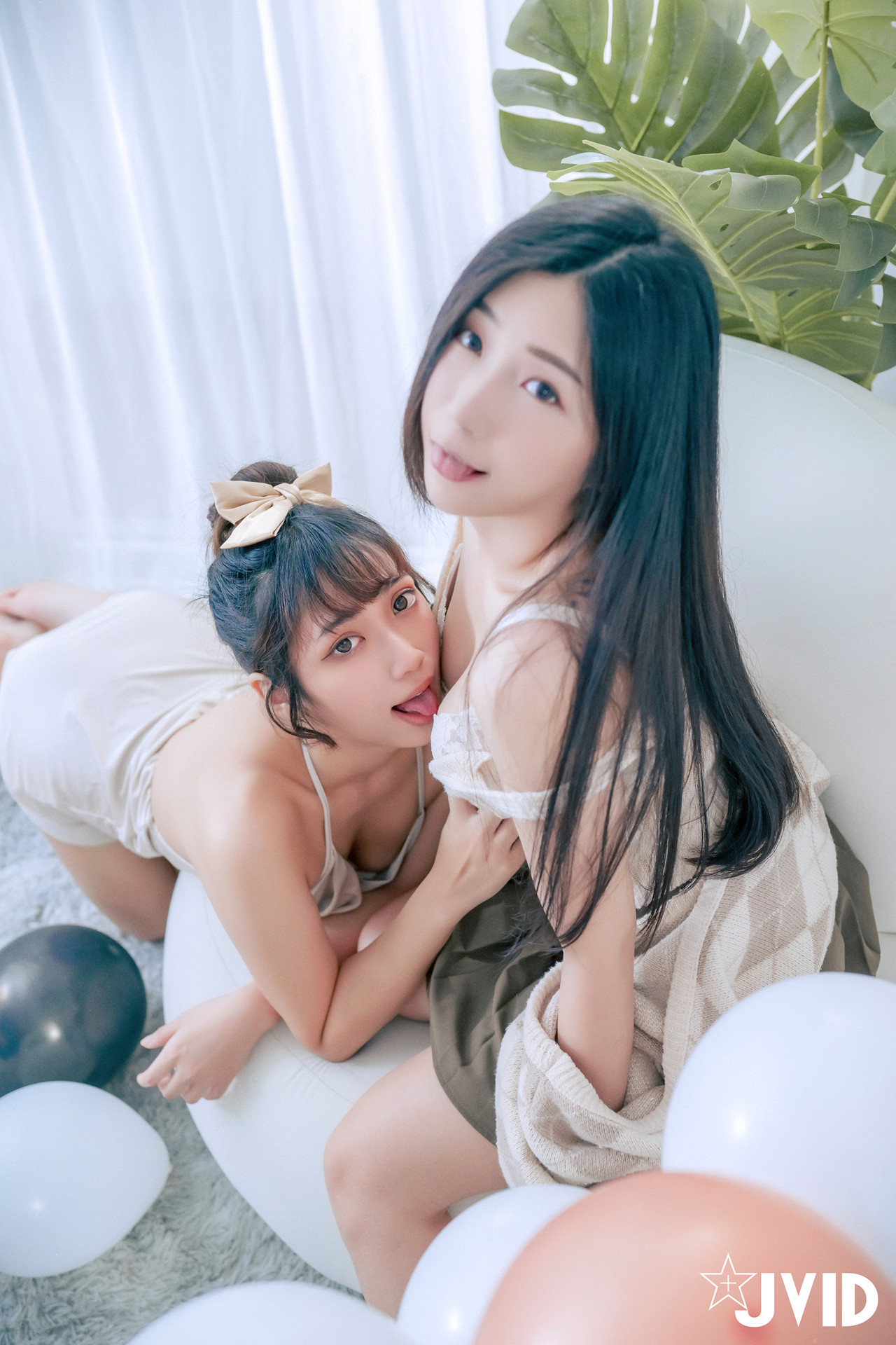 JVID 井野奈 & 肉包 – 色慾融合の閨蜜慶生派對 Set.01