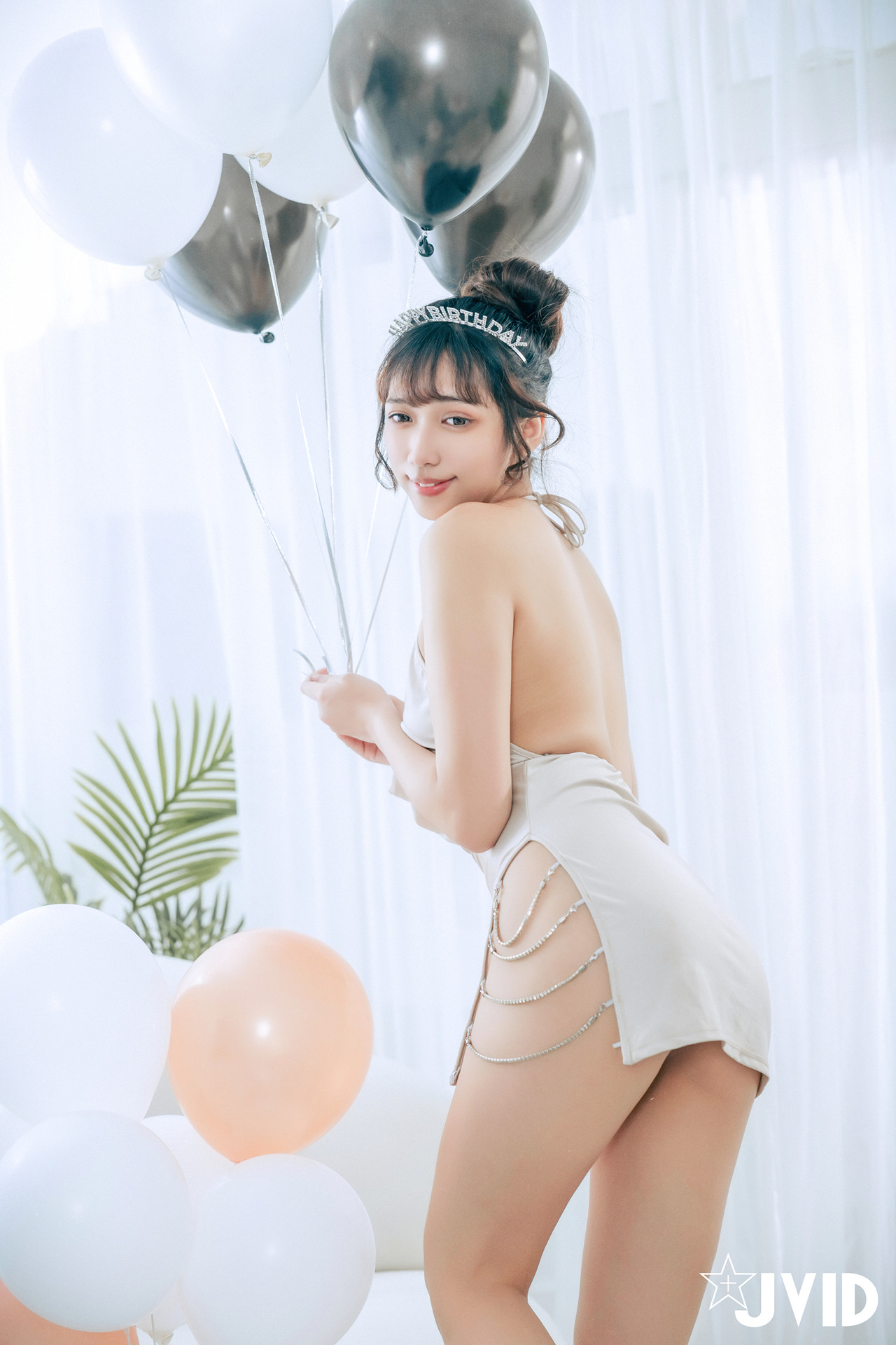 JVID 井野奈 & 肉包 – 色慾融合の閨蜜慶生派對 Set.01