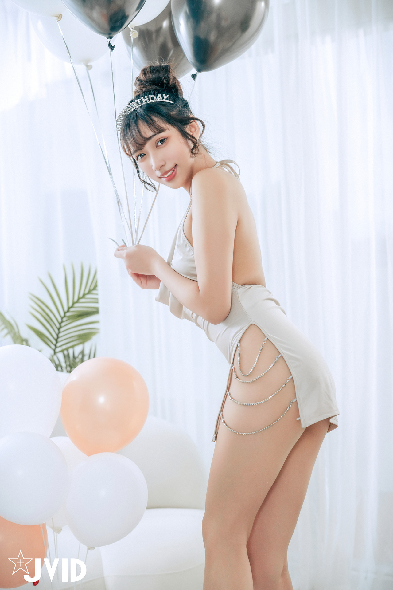 JVID 井野奈 & 肉包 – 色慾融合の閨蜜慶生派對 Set.01