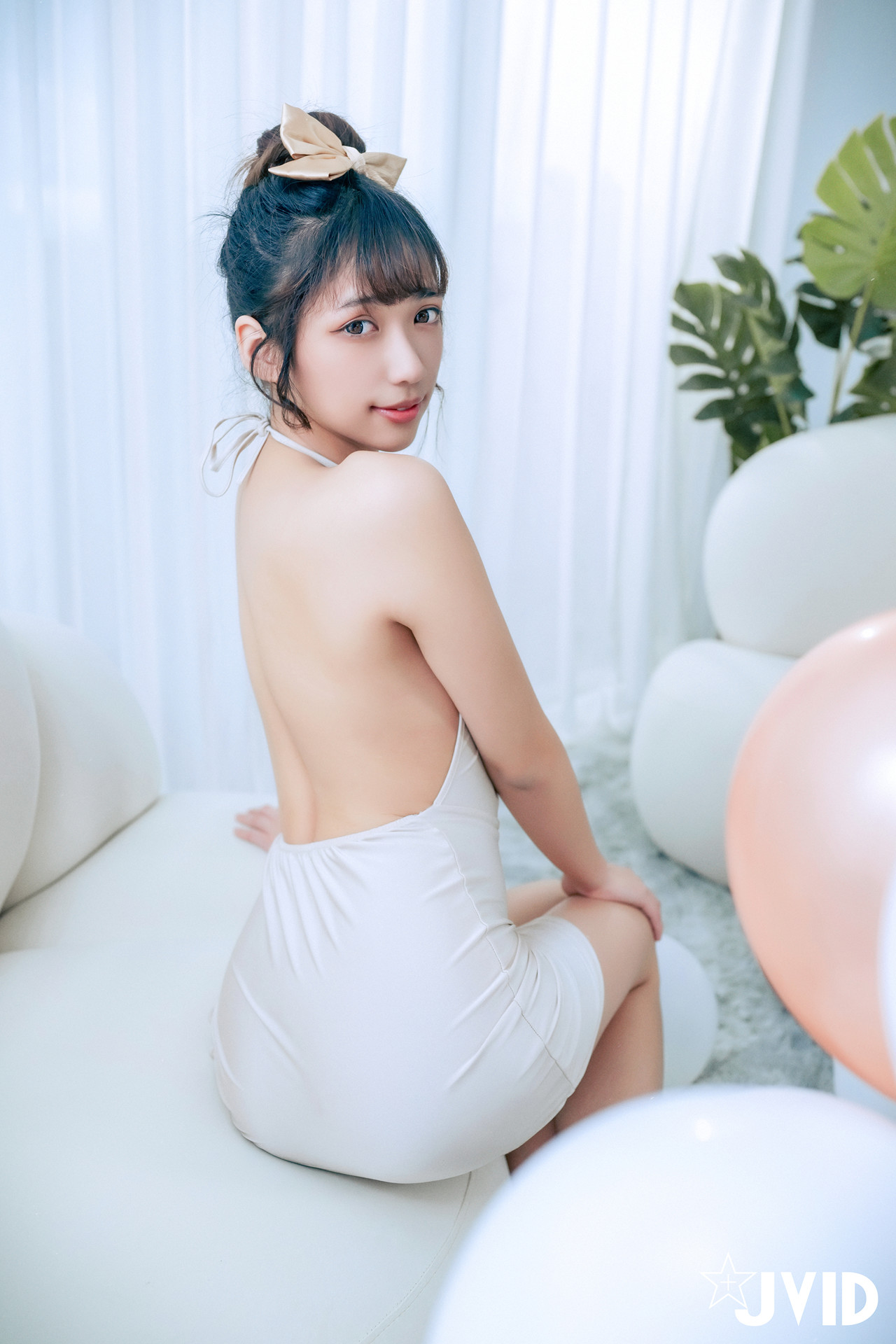 JVID 井野奈 & 肉包 – 色慾融合の閨蜜慶生派對 Set.01