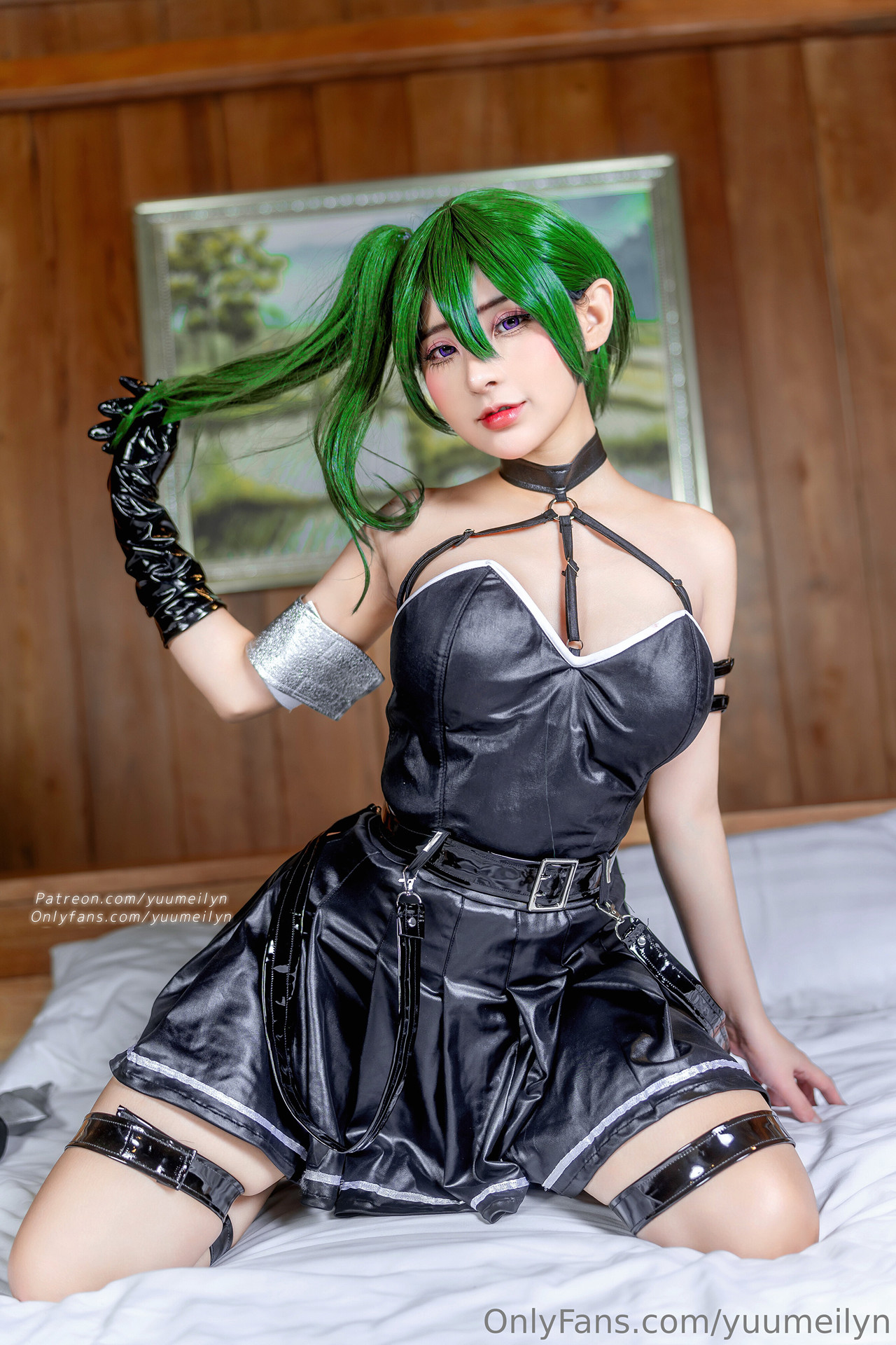 Yuumeilyn 玲兒, ヌード写真集 Übel ユーベル