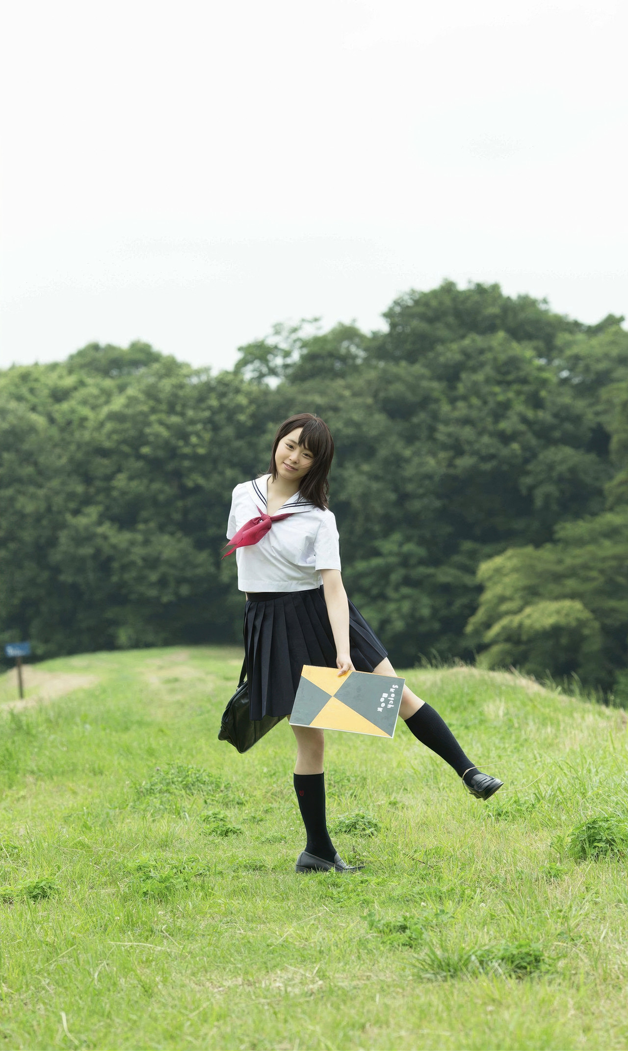Rena Sato 佐藤麗奈, 週プレ Photo Book 「不思議の国のさとれな」 Set.02