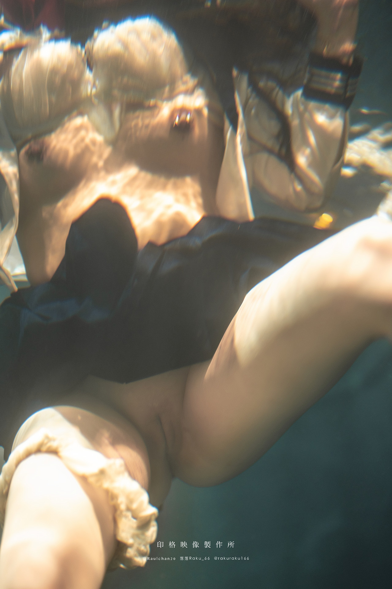 Cosplay 落落Raku – 水泳馆
